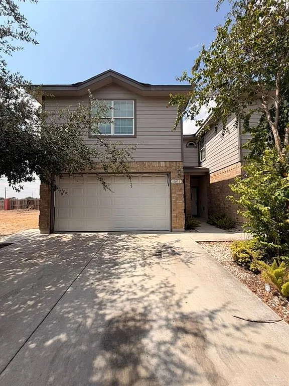 3 bed, 2.5 bath, 1370 sqft, $1,300 — Photo 1