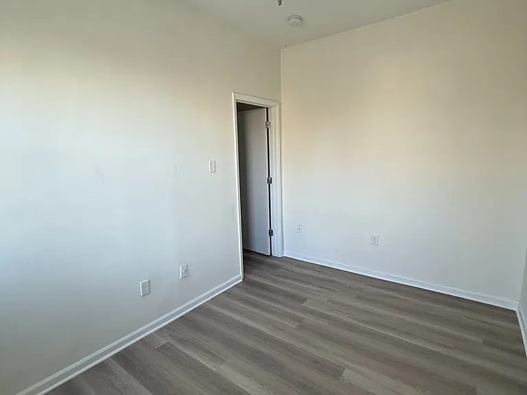 660 Kenyon St NW — Photo 7