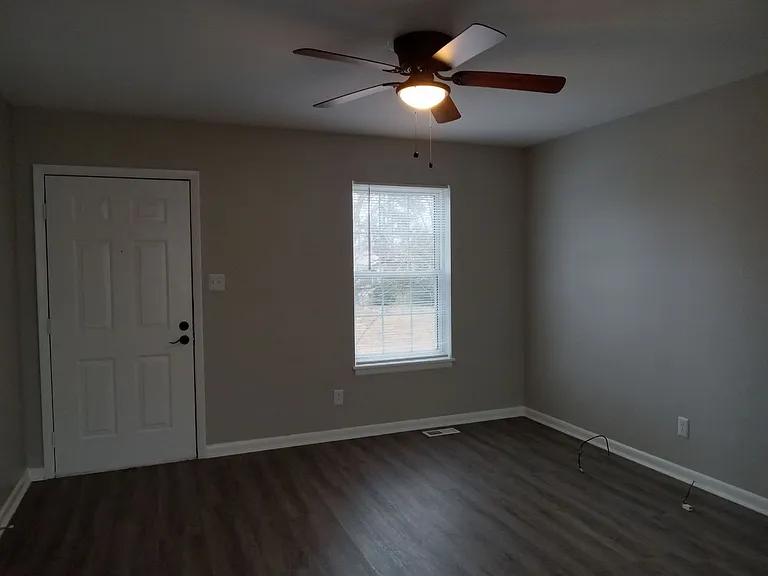 Tulip Cove Apartments - Pulaski, TN — Photo 3