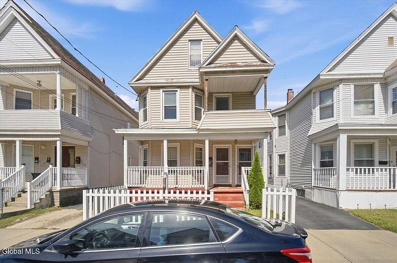 3rd image of 131 Furman Street