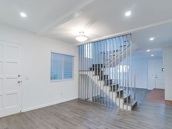 4th image of 16 Reef St