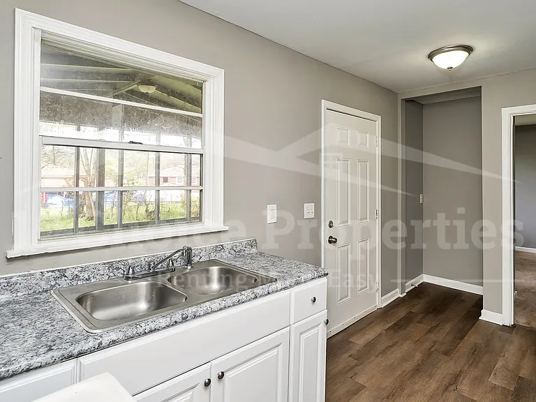 5808 Avenue O — Photo 12