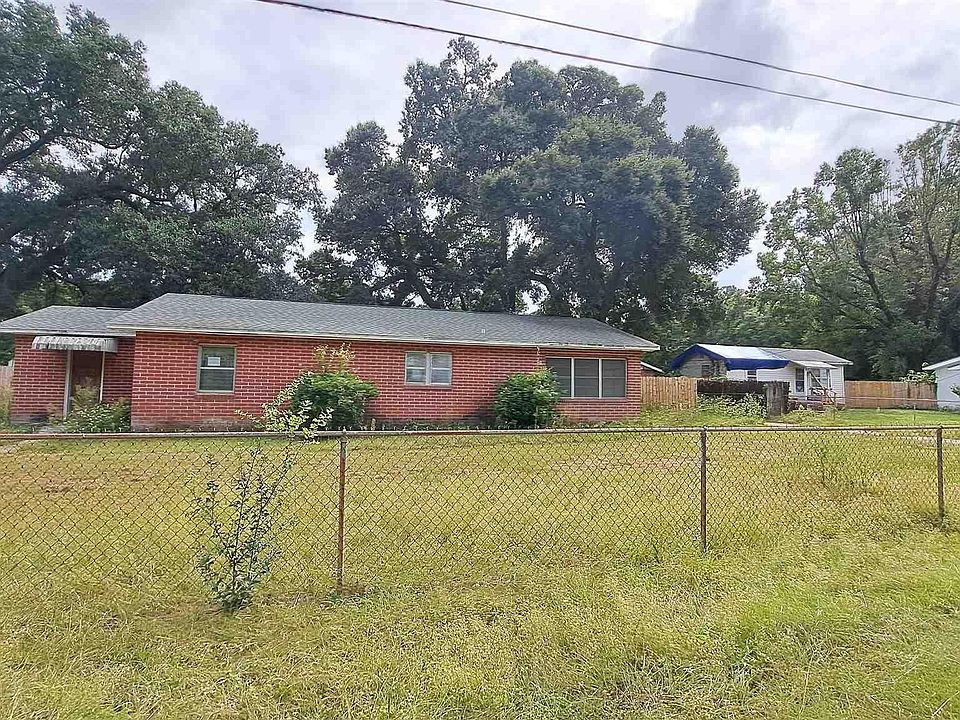 1st image of 11 Hill Dr