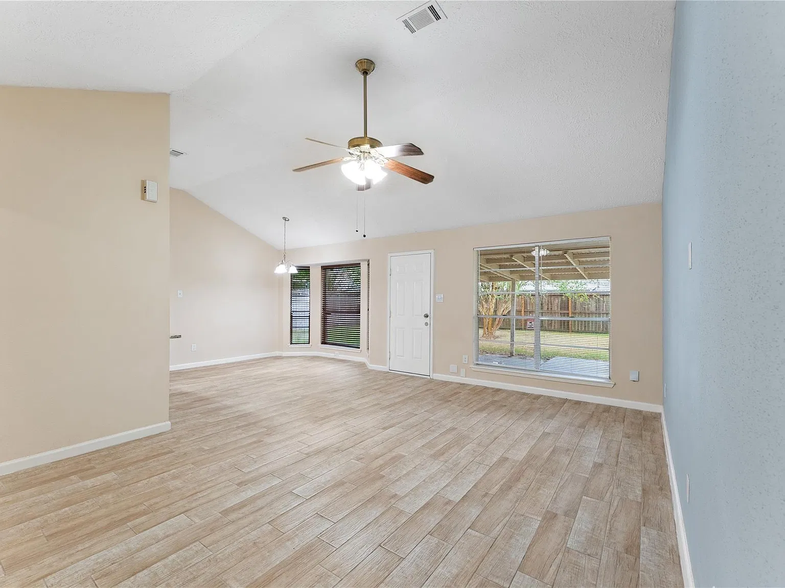 2 bed, 2.0 bath, 1225 sqft, $1,850 — Photo 4