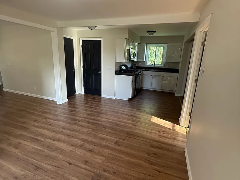 19 Layne Ave — Photo 3