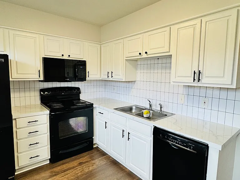 11 Pickering Dr — Photo 6