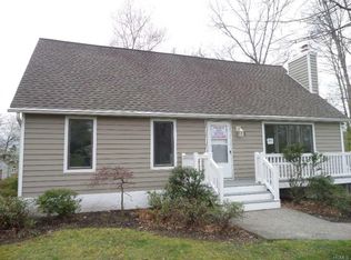 19 Farmstead Rd, New Windsor, NY 12553