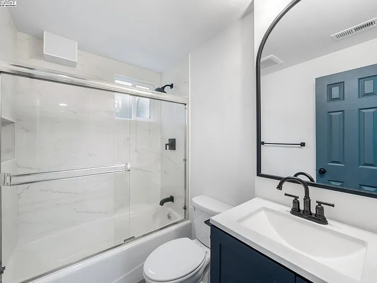 3028 Colby St #D — Photo 13