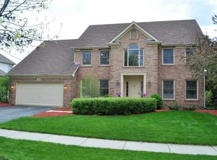 160 S Oakhurst Dr, Aurora, IL 60504