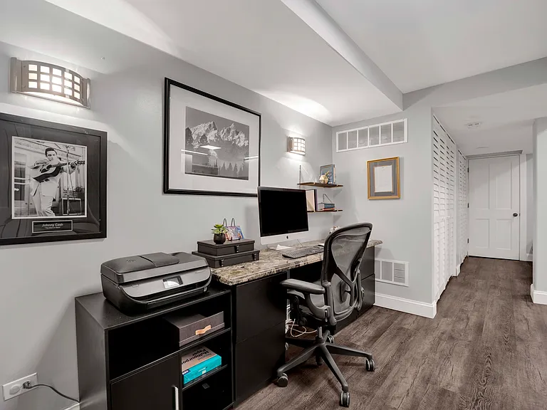 2109 N Clark St — Photo 35