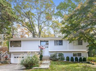 46 Crawford Ter, Riverside, CT 06878