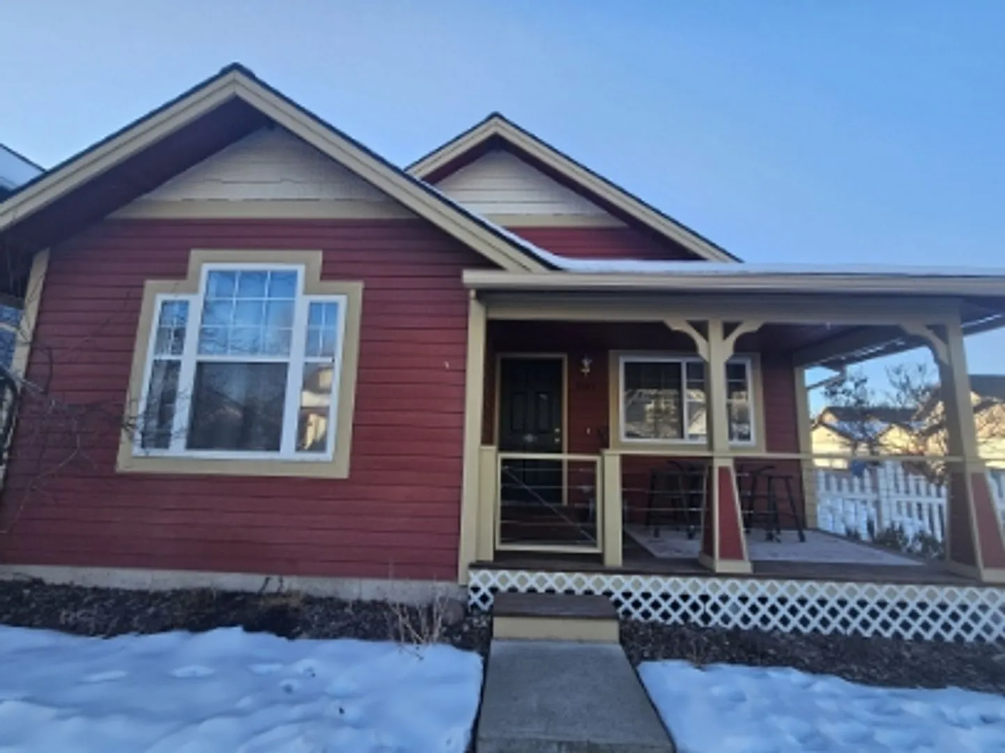 Charming 2 Bedroom Home with Fenced Yard Dog Friendly! — Photo 1