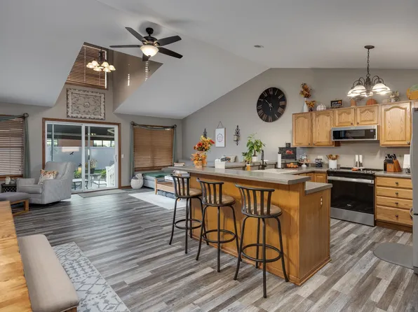 2149 Blue Heron Ct, Stoughton, WI 53589