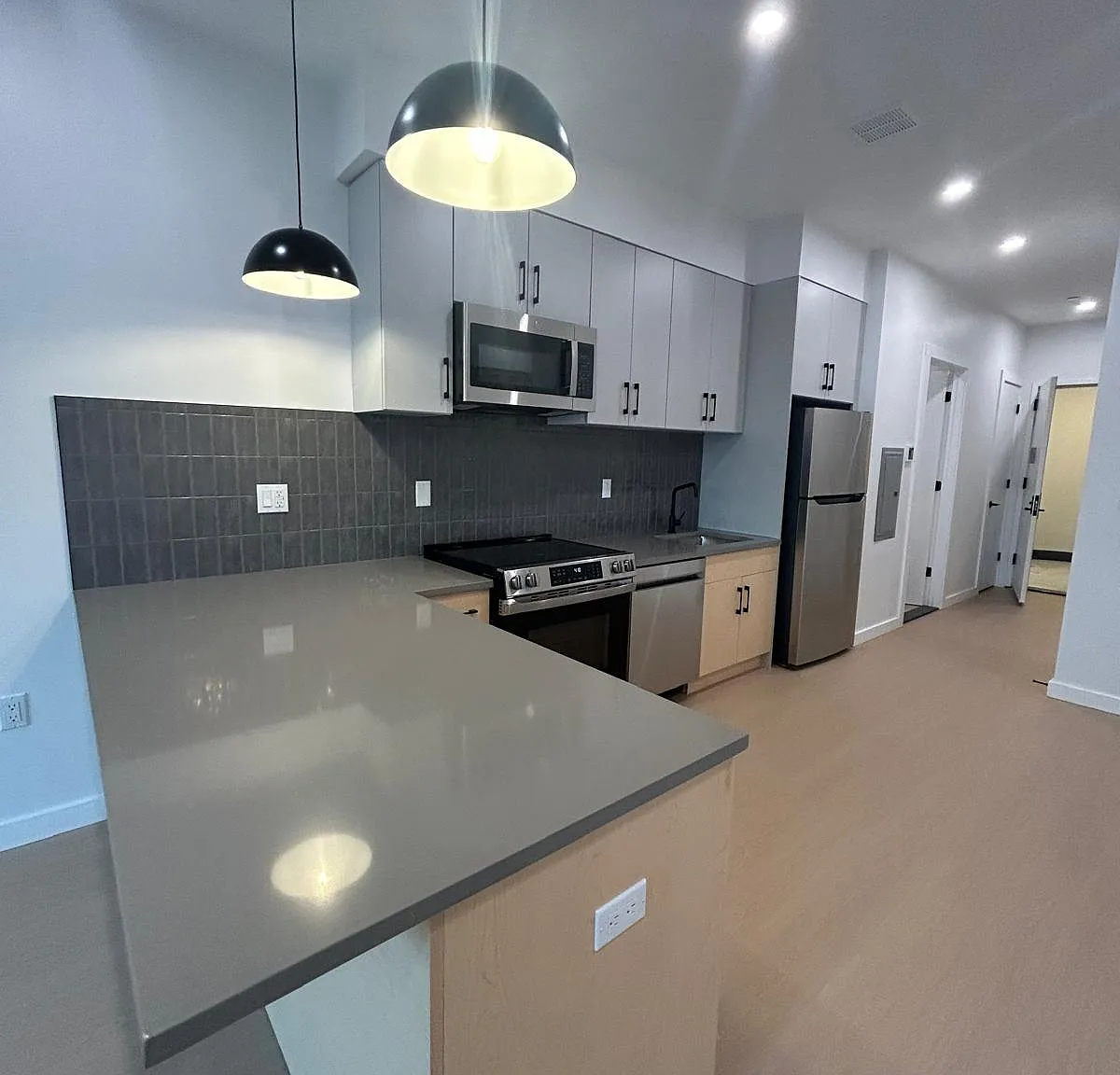 2 bed, 910 sqft, $3,050 — Photo 1