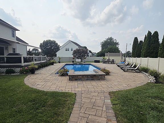 3rd image of 363 New Castle Ln