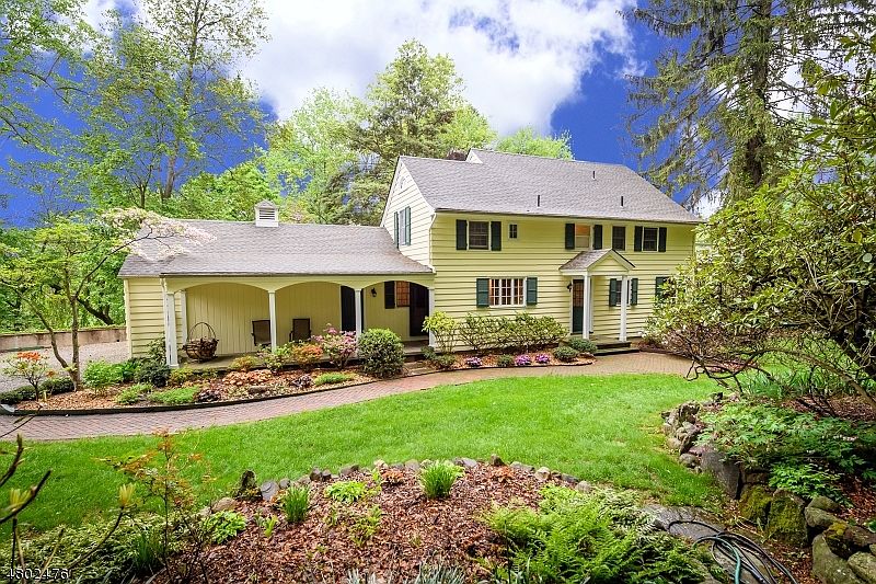 1st image of 8 Dogwood Ln