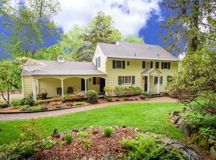 8 Dogwood Ln, Woodcliff Lake, NJ 07677