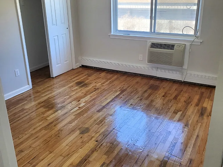 37 Broad St — Photo 10