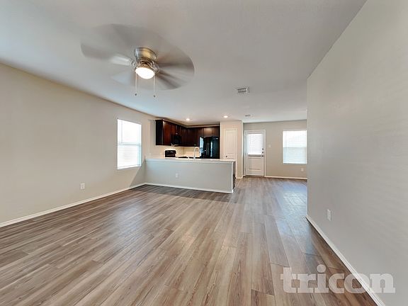 3rd image of 505 Autumnwood Way