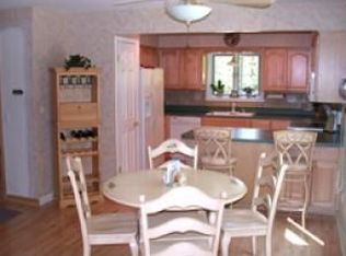 9639 W Huntington Dr, Mequon, WI 53097