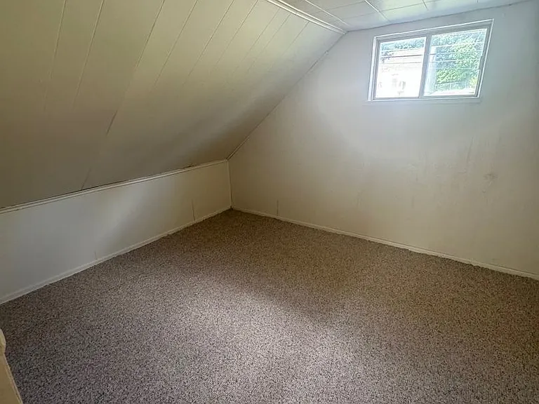 237 Collins Dr — Photo 7