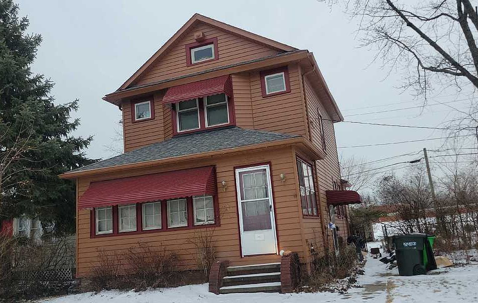 2nd image of 121 E 220th St