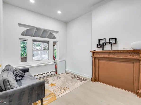 4242 Pine St, Philadelphia, PA