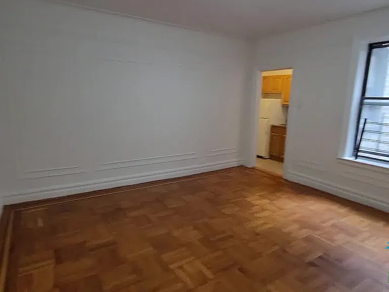 3175 Grand Concourse #J2 — Photo 2