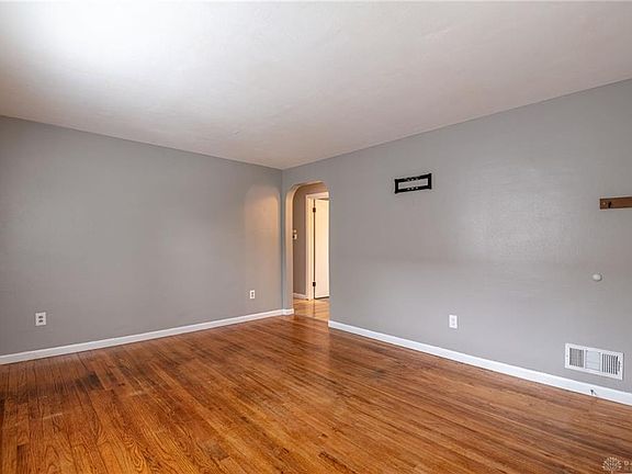4th image of 3033 Beaver Ave