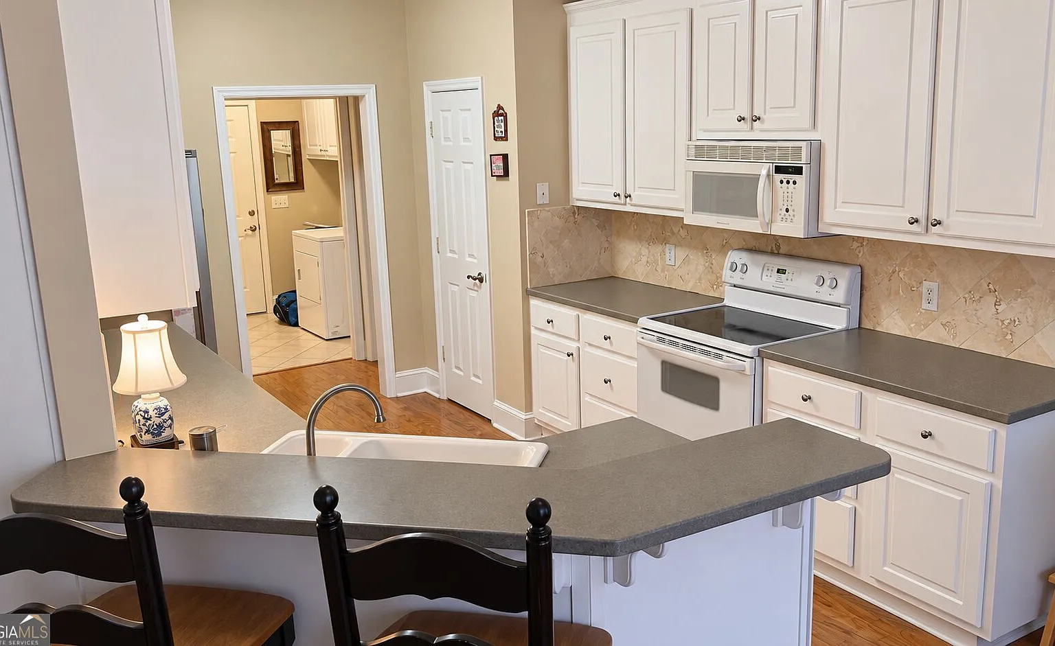4 bed, 2.0 bath, 2350 sqft, $3,650 — Photo 4