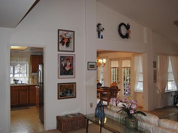 2nd image of 899A Stratford Ct