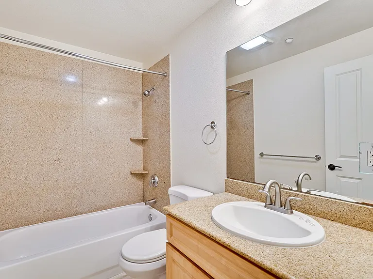 Encinal Place Apartments — Photo 37