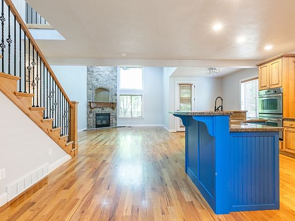 5th image of 1334 E Shays Grove Ln