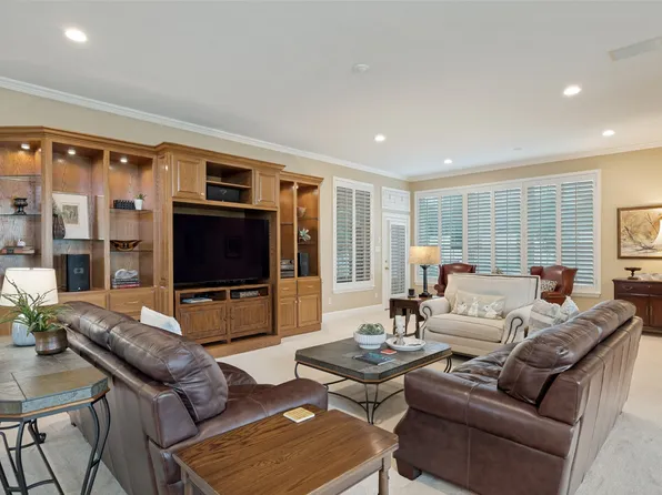 6404 Creekside Dr, Greenville, TX 75402