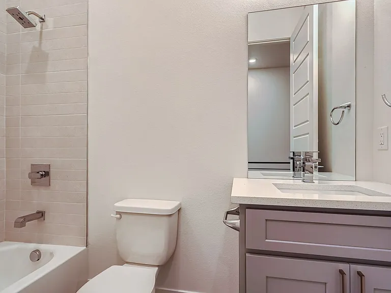 Brand New 3b/3.5bth Townhomes in the Heart of Park Hill. — Photo 17