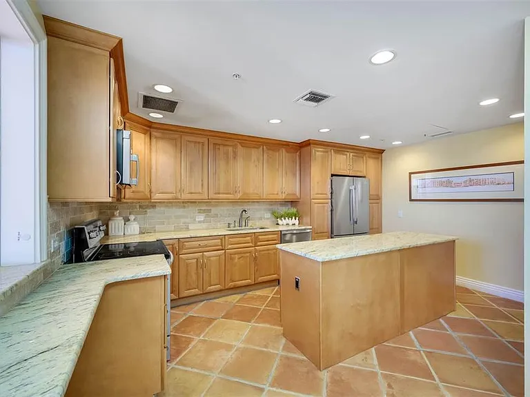 16550 Gulf Blvd #545 — Photo 55