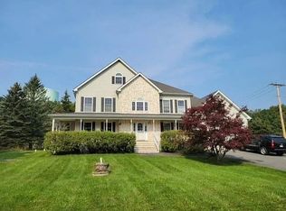 110 Overlook Ln, Hawley, PA 18428