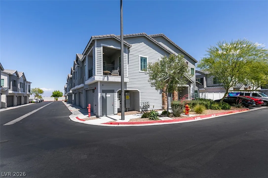 2 bed, 2.0 bath, 1417 sqft, $2,762 — Photo 2