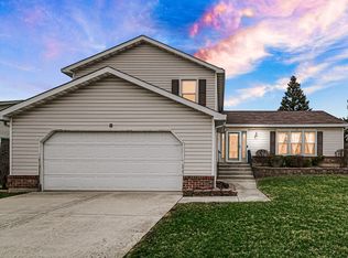 8 Mill Pond Dr, Glendale Heights, IL 60139