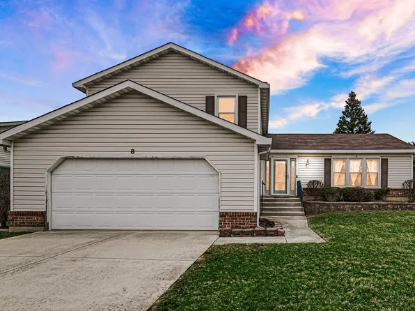 8 Mill Pond Dr, Glendale Heights, IL 60139