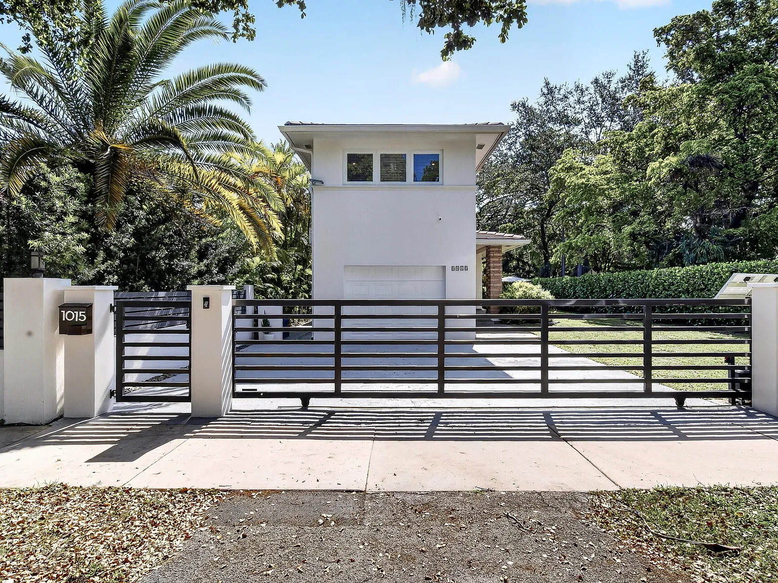 3 bed, 2.0 bath, 1385 sqft, $6,750 — Photo 3