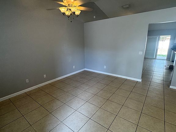 4th image of 449 SW Fifer Ave