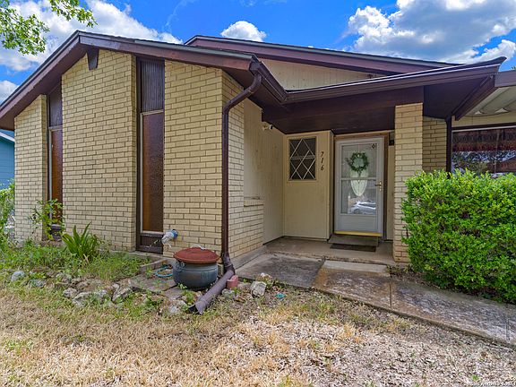 4th image of 716 PECAN DR