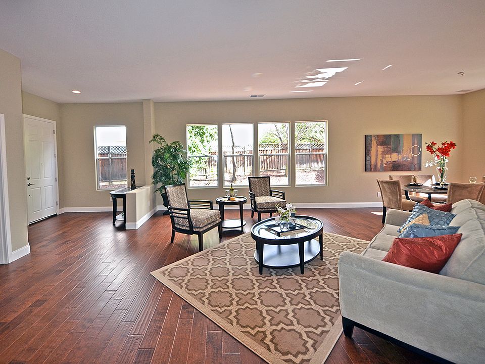 1st image of 6042 La Spezia Pl