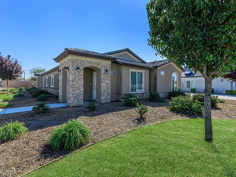 Mira Sol Gardens Rental Homes — Photo 26