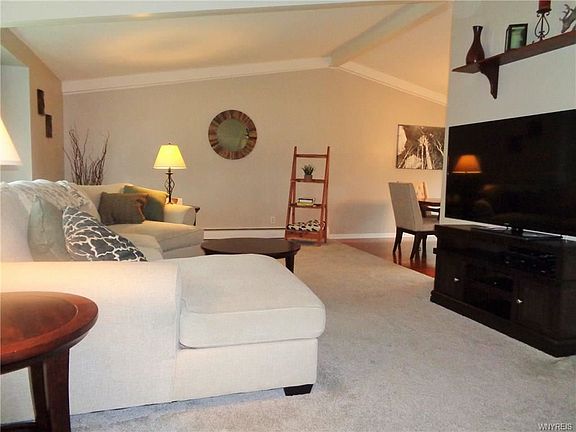 4th image of 64 Macarthur Dr
