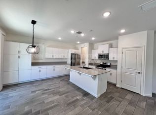 2038 N Perry Ln, Clovis, CA