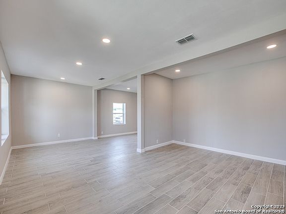 5th image of 4238 COMMERCIAL AVE