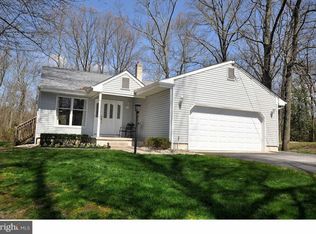 7 W Raymond Dr, Medford, NJ 08055