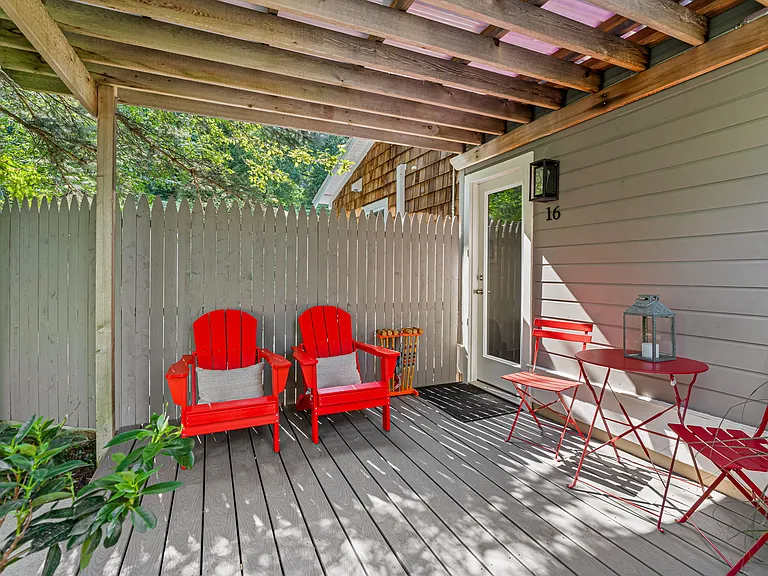 16 Park St #B — Photo 39